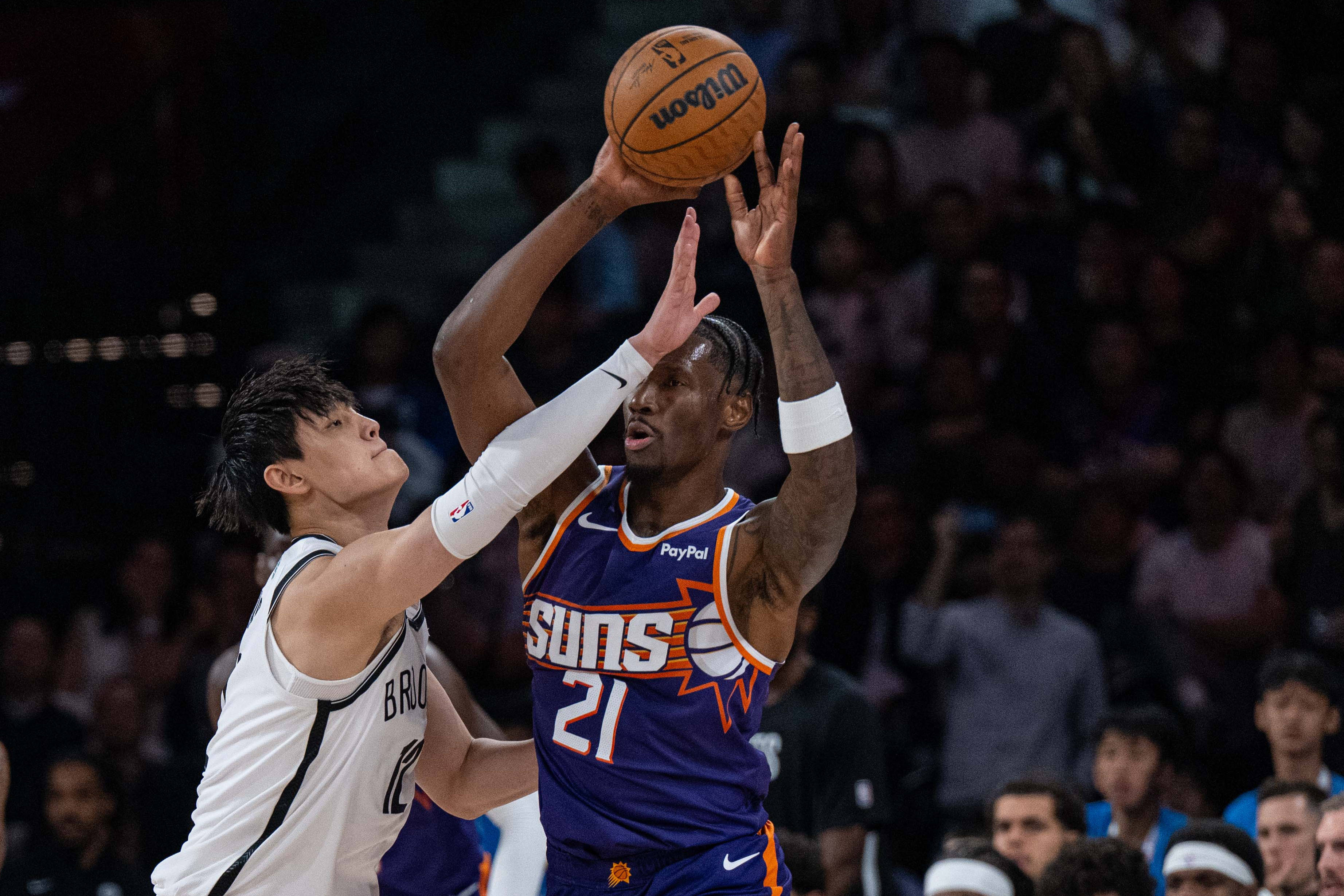 篮网年轻后卫表现亮眼